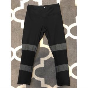 Mesh and color block active leggings